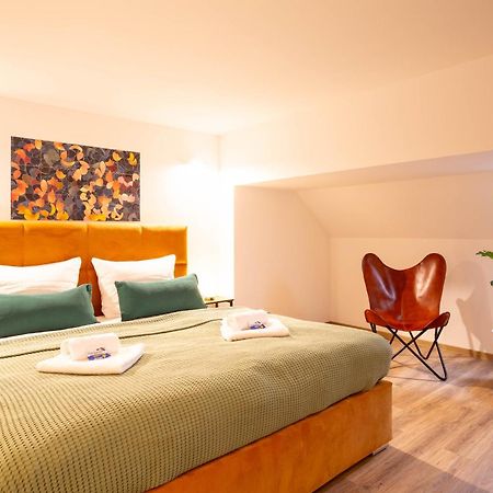 Soulscape Apartments Loft Zwickau Citycenter Mit Tg-Stellplatz, Magenta-Tv Und Klima Luaran gambar