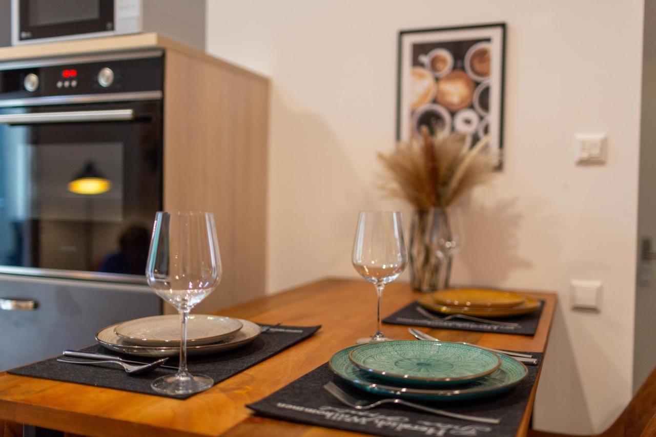Soulscape Apartments Loft Zwickau Citycenter Mit Tg-Stellplatz, Magenta-Tv Und Klima Luaran gambar